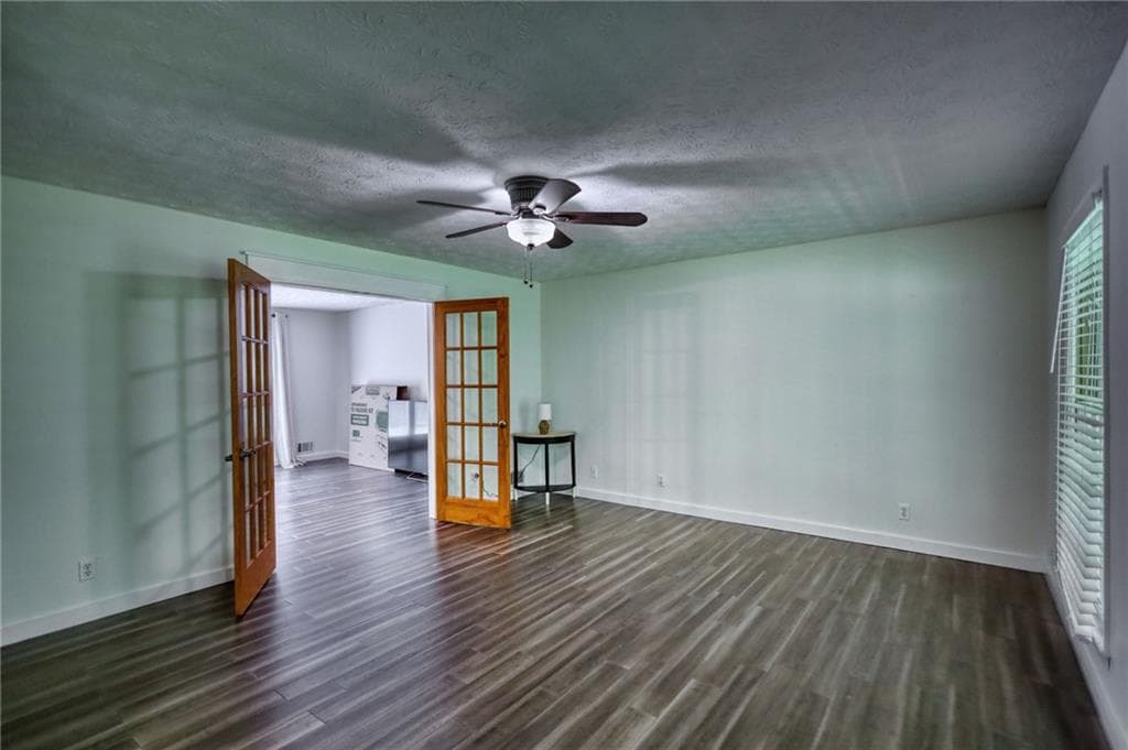 4 bedroom, 3 bathroom, 2,684 sq ft single family residence under contract at 455 Riverbend Drive, Mcdonough, GA 30252 — photo 10