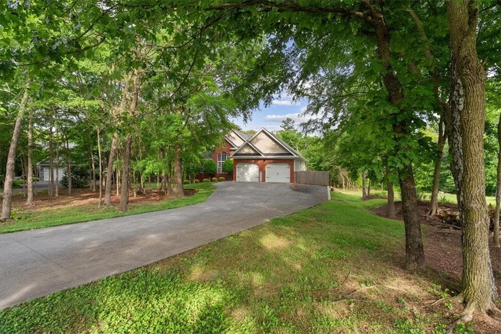 5 bedroom, 3 bathroom, 3,807 sq ft single family residence sold at 221 Woodford Way, Calhoun, GA 30701