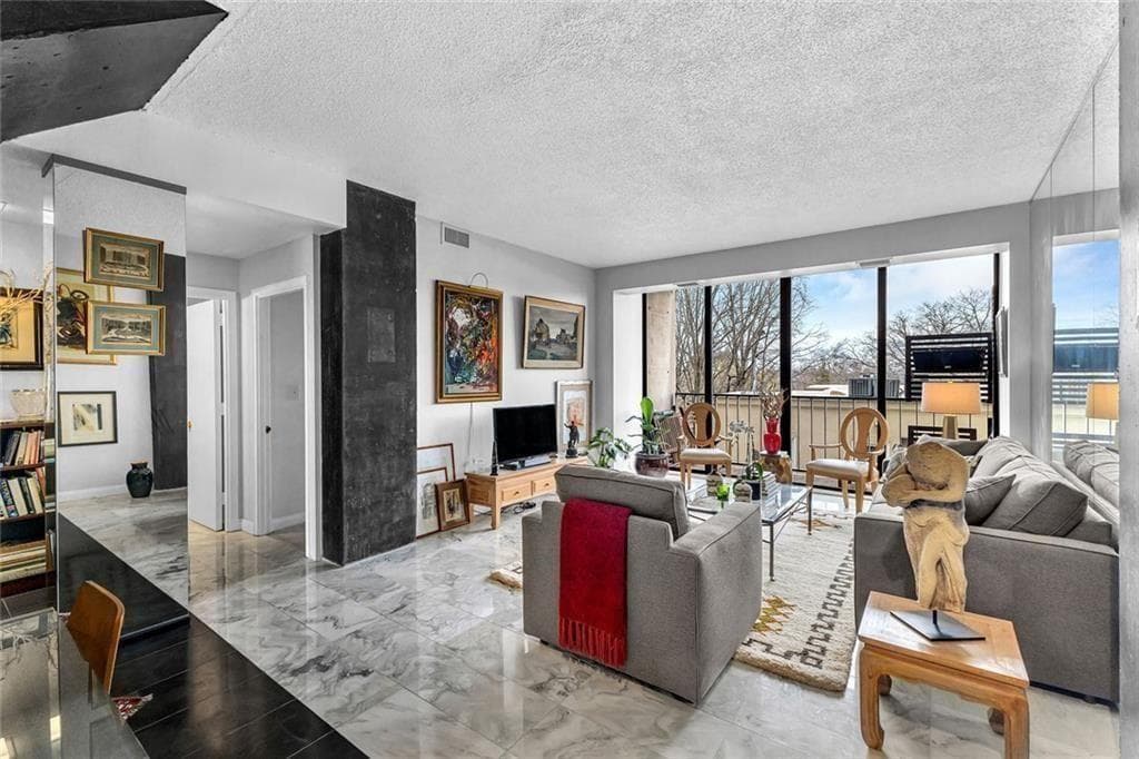 1 bedroom, 1 bathroom, 862 sq ft condominium under contract at 145 15th Street 409, Atlanta, GA 30309