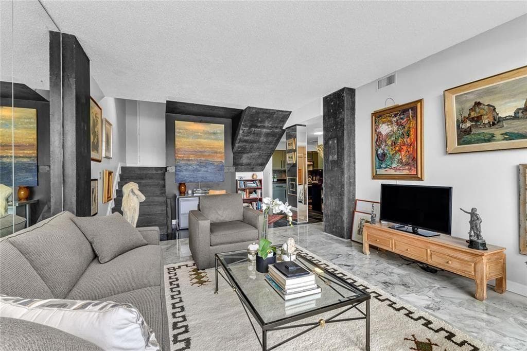 1 bedroom, 1 bathroom, 862 sq ft condominium under contract at 145 15th Street 409, Atlanta, GA 30309 — photo 3