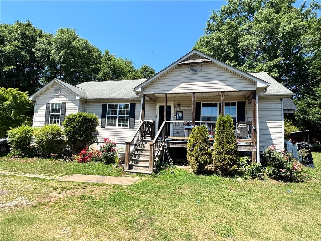 4 bedroom, 2 bathroom, 1,767 sq ft single family residence sold at 3216 Brackett Drive, Gainesville, GA 30506