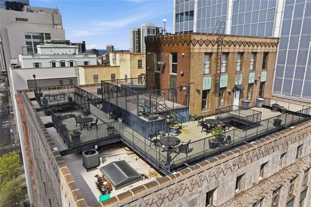 1 bedroom, 1 bathroom, 465 sq ft condominium for sale at 32 Peachtree Street 1102, Atlanta, GA 30303 — photo 2