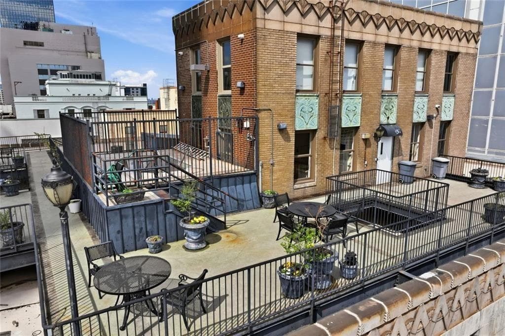 1 bedroom, 1 bathroom, 465 sq ft condominium for sale at 32 Peachtree Street 1102, Atlanta, GA 30303 — photo 3