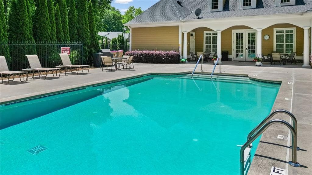 2 bedroom, 2 bathroom, 1,614 sq ft condominium for sale at 2716 Grapevine Circle, Cumming, GA 30041 — photo 4