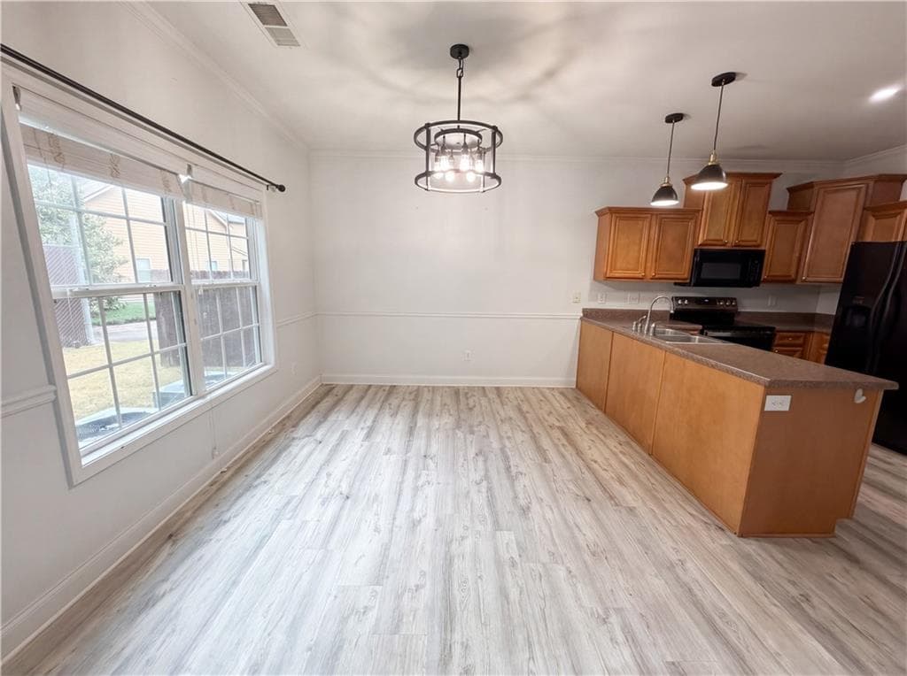 3 bedroom, 3 bathroom, 2,366 sq ft single family residence under contract at 2559 Oakleaf Ridge, Lithonia, GA 30058 — photo 8