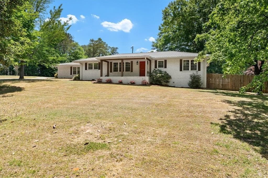 4 bedroom, 2 bathroom, 2,272 sq ft single family residence for sale at 1172 Alabama Street, Carrollton, GA 30117 — photo 3