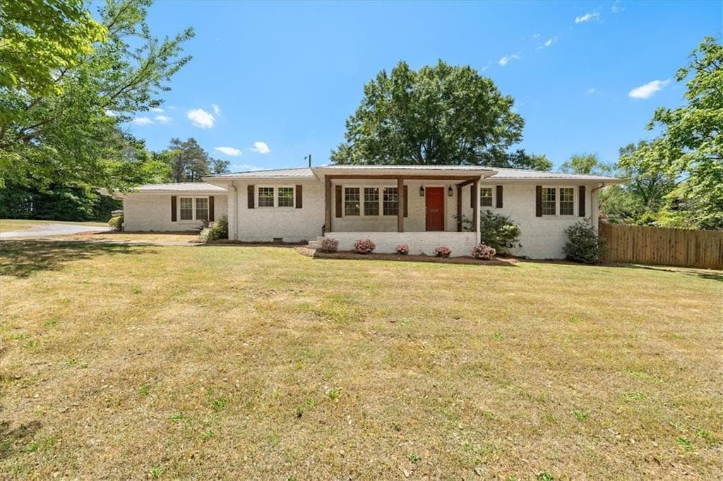 4 bedroom, 2 bathroom, 2,272 sq ft single family residence for sale at 1172 Alabama Street, Carrollton, GA 30117 — photo 4