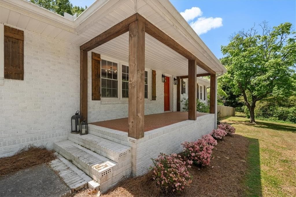 4 bedroom, 2 bathroom, 2,272 sq ft single family residence for sale at 1172 Alabama Street, Carrollton, GA 30117 — photo 6