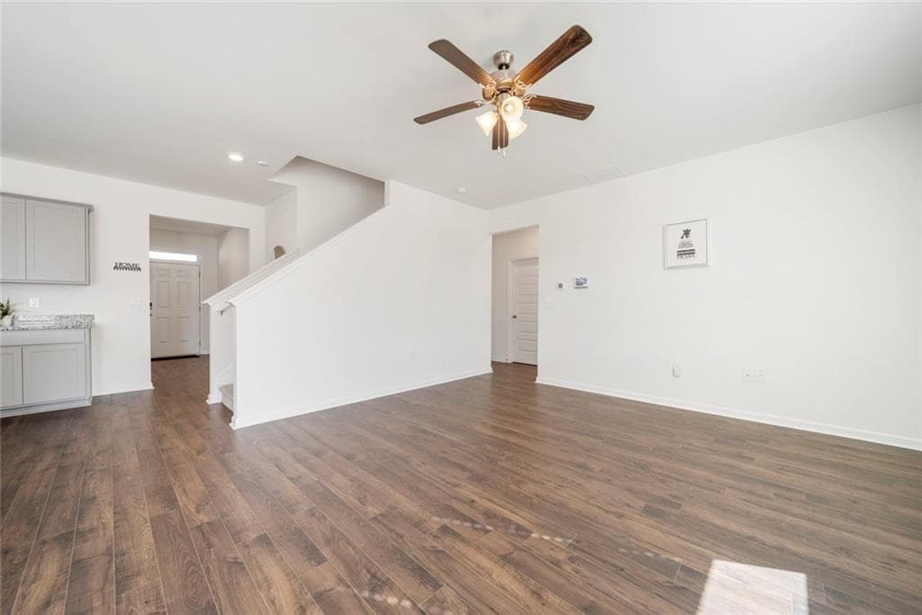 5 bedroom, 3 bathroom, 2,976 sq ft single family residence for sale at 1593 Daisy May Court, Dacula, GA 30019 — photo 8