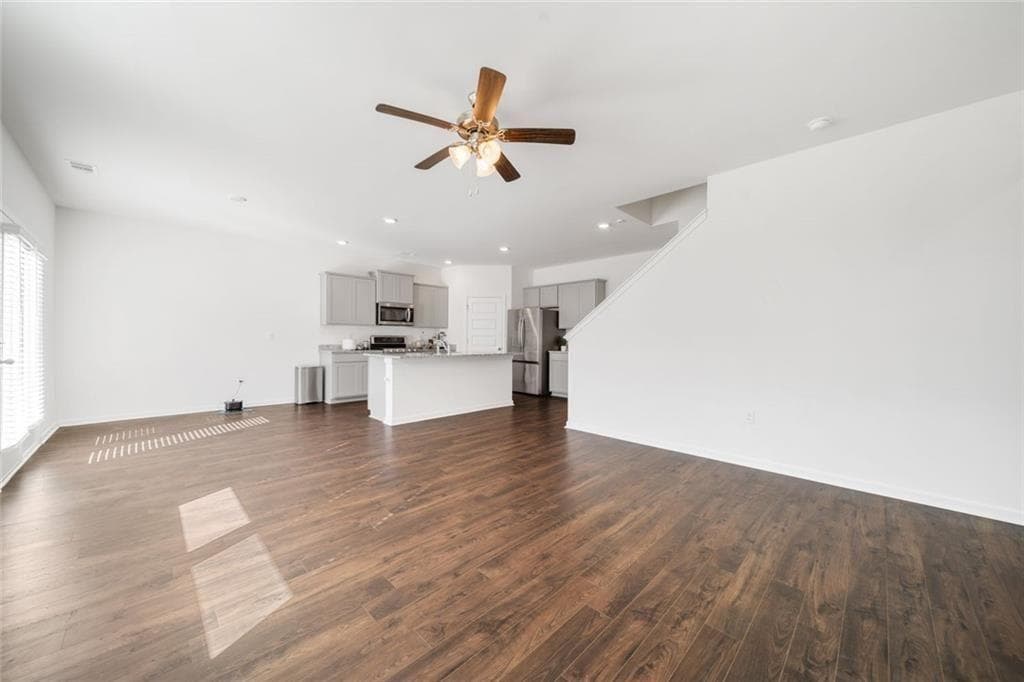 5 bedroom, 3 bathroom, 2,976 sq ft single family residence for sale at 1593 Daisy May Court, Dacula, GA 30019 — photo 9