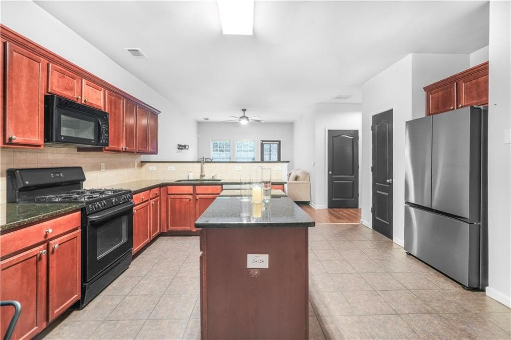 4 bedroom, 3 bathroom, 2,161 sq ft single family residence for sale at 2190 Copper Trail Lane, Buford, GA 30519 — photo 9