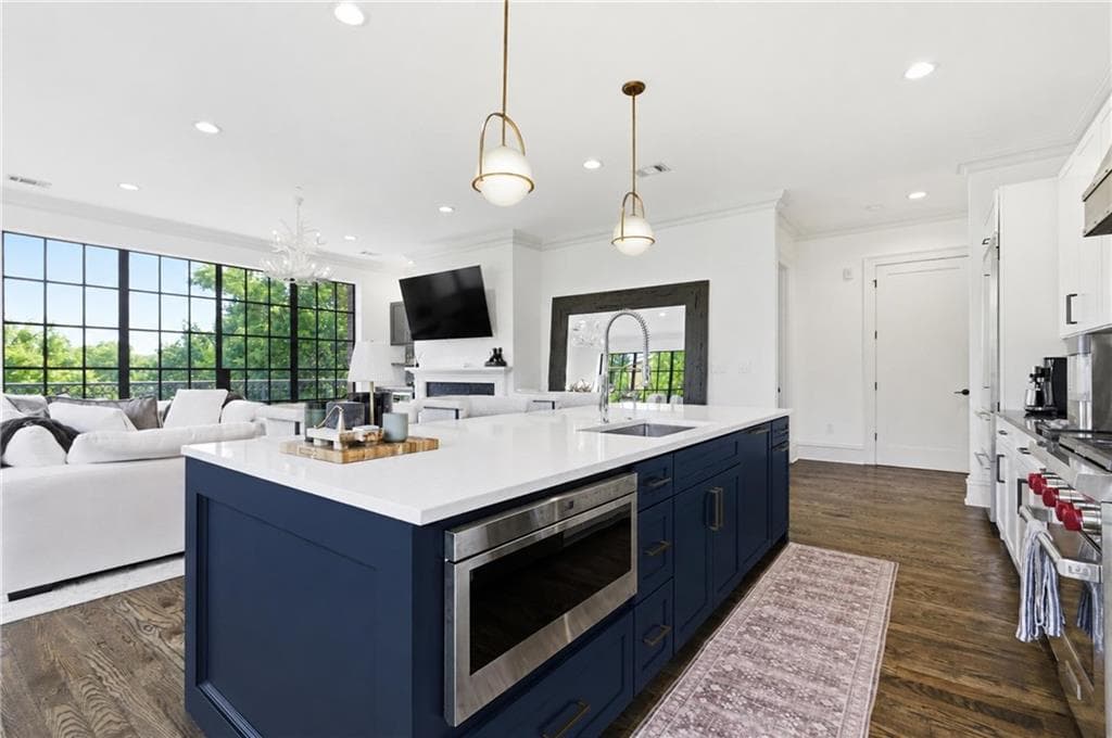 3 bedroom, 4 bathroom, 1,968 sq ft condominium under contract at 220 Vickery Falls Drive, Roswell, GA 30075 — photo 6