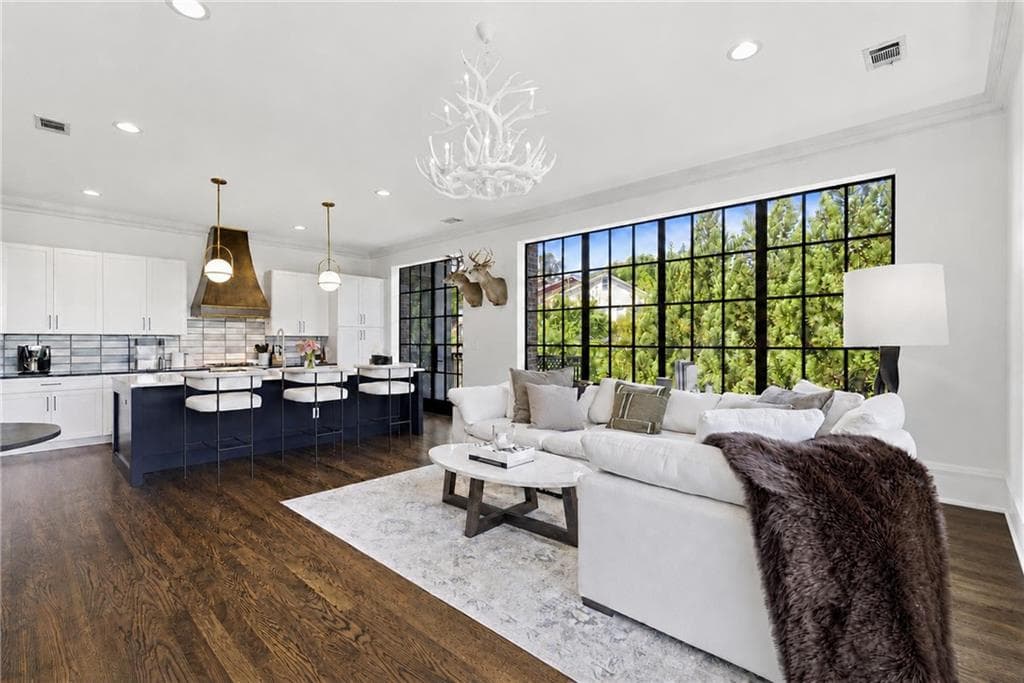 3 bedroom, 4 bathroom, 1,968 sq ft condominium under contract at 220 Vickery Falls Drive, Roswell, GA 30075 — photo 7