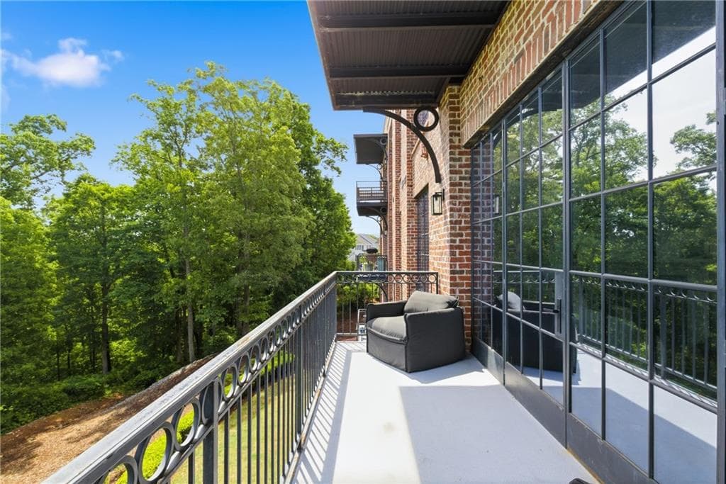 3 bedroom, 4 bathroom, 1,968 sq ft condominium under contract at 220 Vickery Falls Drive, Roswell, GA 30075 — photo 10