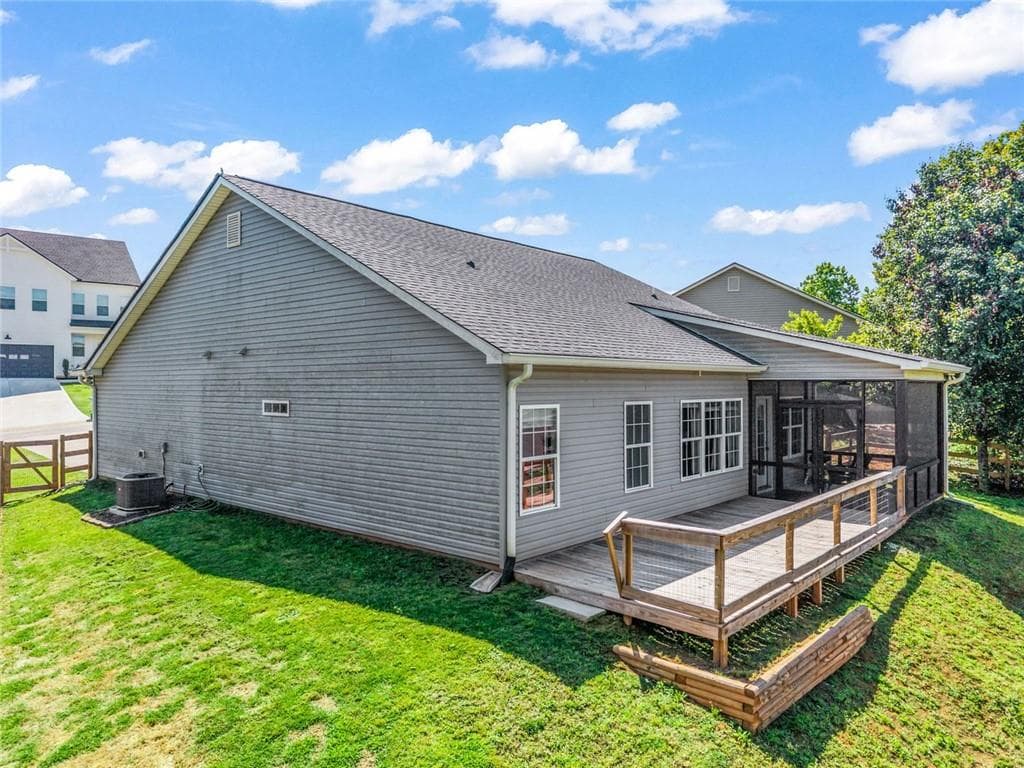 3 bedroom, 2 bathroom, 1,504 sq ft single family residence for sale at 372 Highland Pointe Drive, Alto, GA 30510 — photo 5