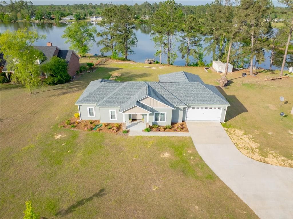 4 bedroom, 2 bathroom, 2,097 sq ft single family residence sold at 179 Woodlake Circle, Douglas, GA 31535