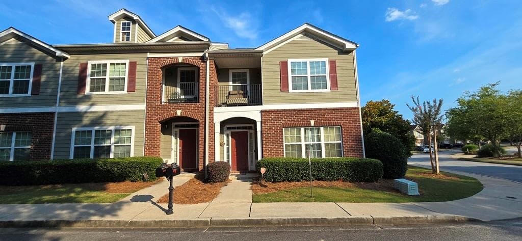 3 bedroom, 3 bathroom, 1,640 sq ft townhouse for rent at 5472 Festival Av, Fairburn, GA 30213 for $2,000 a month