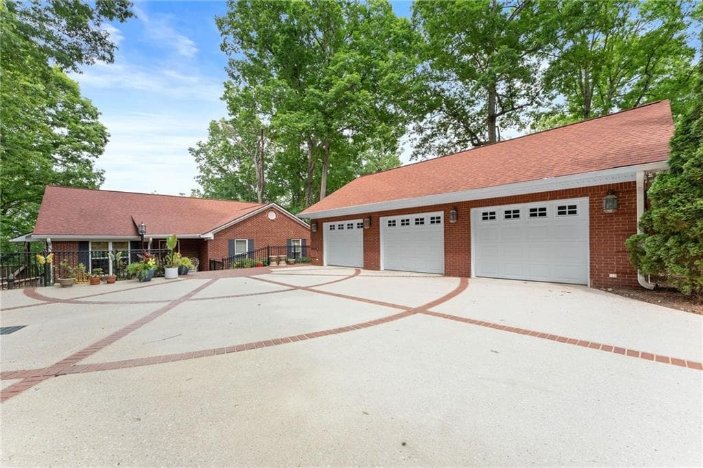 4 bedroom, 3 bathroom, 3,868 sq ft single family residence sold at 2740 Northlake Road, Gainesville, GA 30506