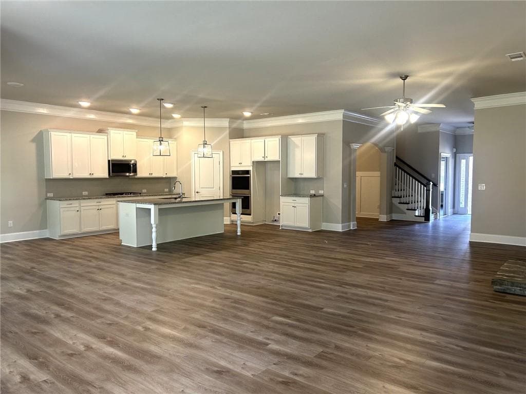 4 bedroom, 4 bathroom, 2,815 sq ft single family residence for sale at 4070 Mayhill Circle, Cumming, GA 30040 — photo 8