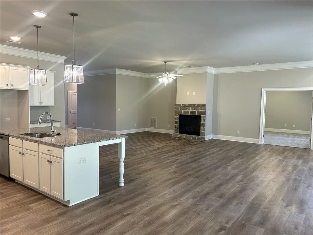 4 bedroom, 4 bathroom, 2,815 sq ft single family residence for sale at 4070 Mayhill Circle, Cumming, GA 30040 — photo 10