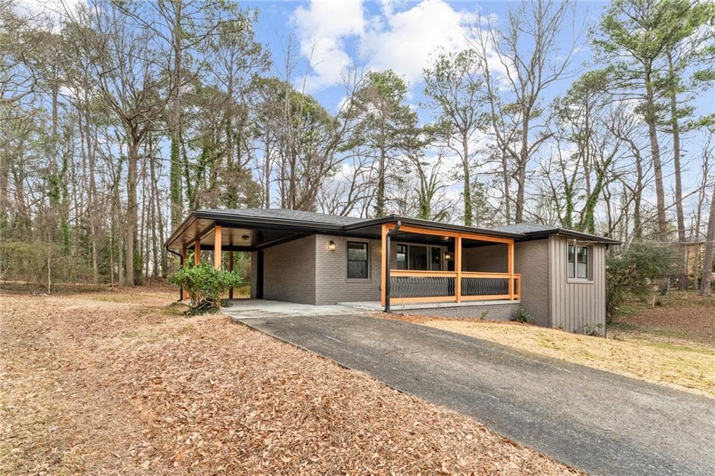 3 bedroom, 3 bathroom, 2,300 sq ft single family residence sold at 2749 Lincoln Court, Atlanta, GA 30318