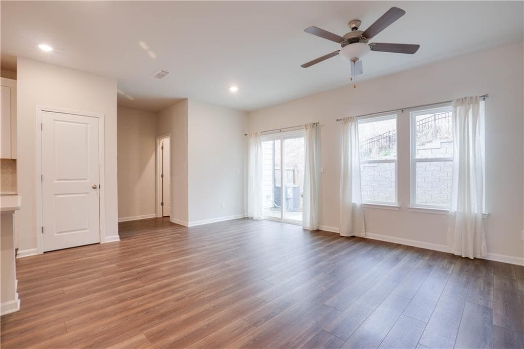 3 bedroom, 3 bathroom, 1,650 sq ft townhouse for rent at 116 Cedar Lane, Dawsonville, GA 30534 for $1,895 a month — photo 8