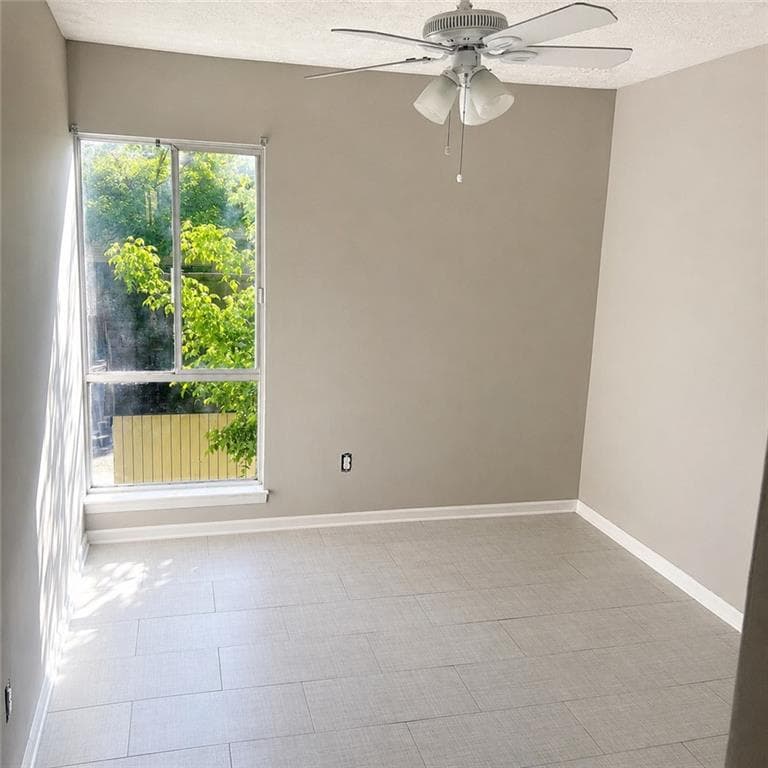 3 bedroom, 2 bathroom, 1,440 sq ft condominium for sale at 3190 Nectarine Circle, Decatur, GA 30034 — photo 9