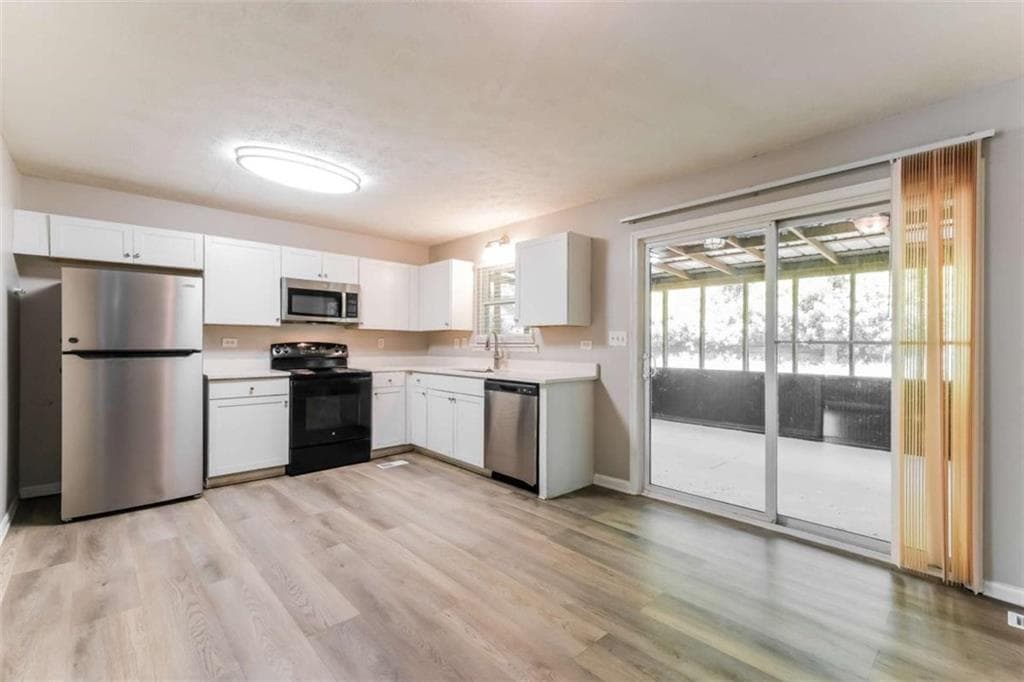 3 bedroom, 2 bathroom, 1,464 sq ft single family residence for sale at 2852 Melanie Lane, Douglasville, GA 30135 — photo 8