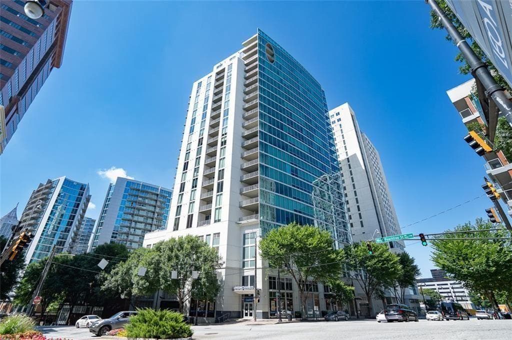 2 bedroom, 2 bathroom, 1,723 sq ft condominium under contract at 20 10th Street 604, Atlanta, GA 30309