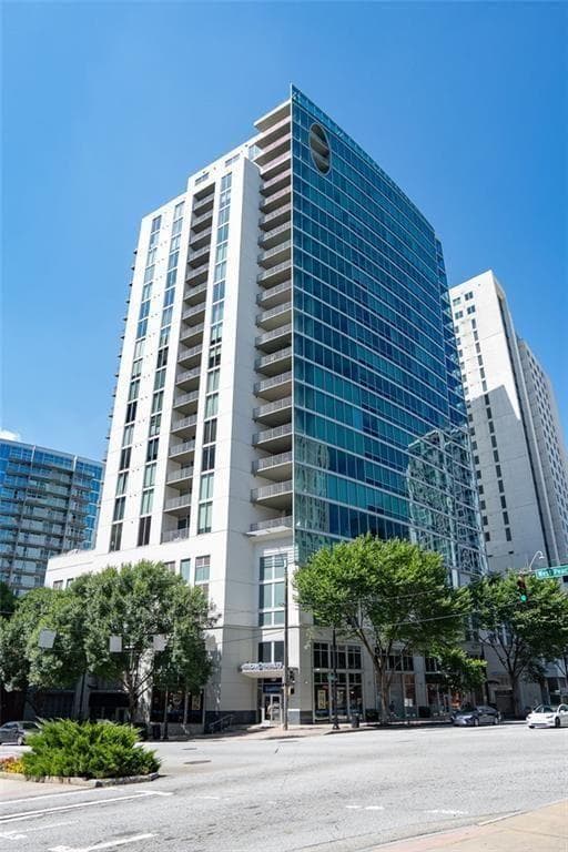 2 bedroom, 2 bathroom, 1,723 sq ft condominium under contract at 20 10th Street 604, Atlanta, GA 30309 — photo 2