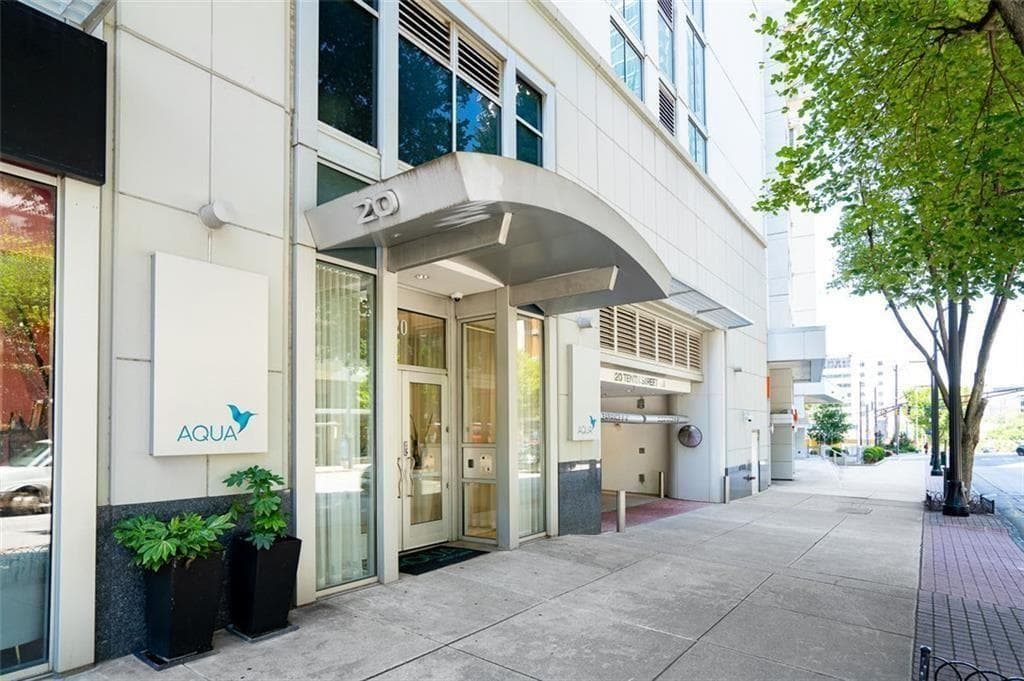 2 bedroom, 2 bathroom, 1,723 sq ft condominium under contract at 20 10th Street 604, Atlanta, GA 30309 — photo 3