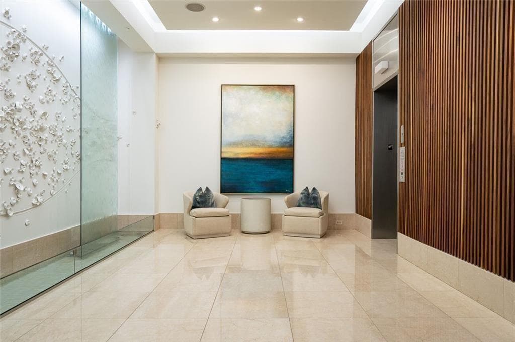 2 bedroom, 2 bathroom, 1,723 sq ft condominium under contract at 20 10th Street 604, Atlanta, GA 30309 — photo 7