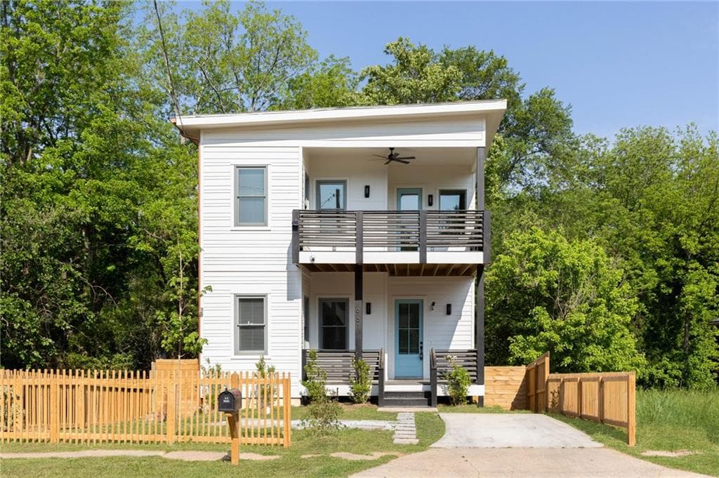 4 bedroom, 3 bathroom, 2,500 sq ft single family residence for sale at 961 Ashby Circle, Atlanta, GA 30314 — photo 1 of 32