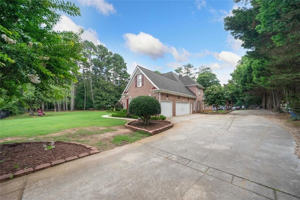 7 bedroom, 4 bathroom, 4,385 sq ft single family residence for sale at 84 Gloster Road, Lawrenceville, GA 30044 — photo 3