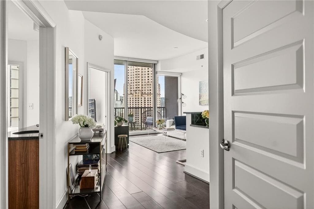 1 bedroom, 1 bathroom, 768 sq ft condominium sold at 1080 Peachtree Street 1314, Atlanta, GA 30309
