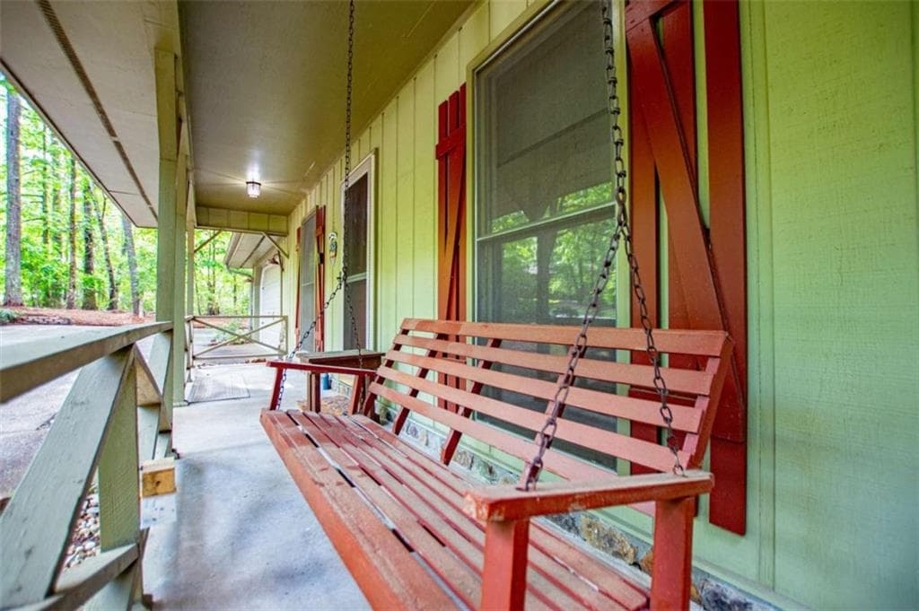 3 bedroom, 2 bathroom, 1,652 sq ft single family residence for sale at 1499 Stonington Court, Villa Rica, GA 30180 — photo 2