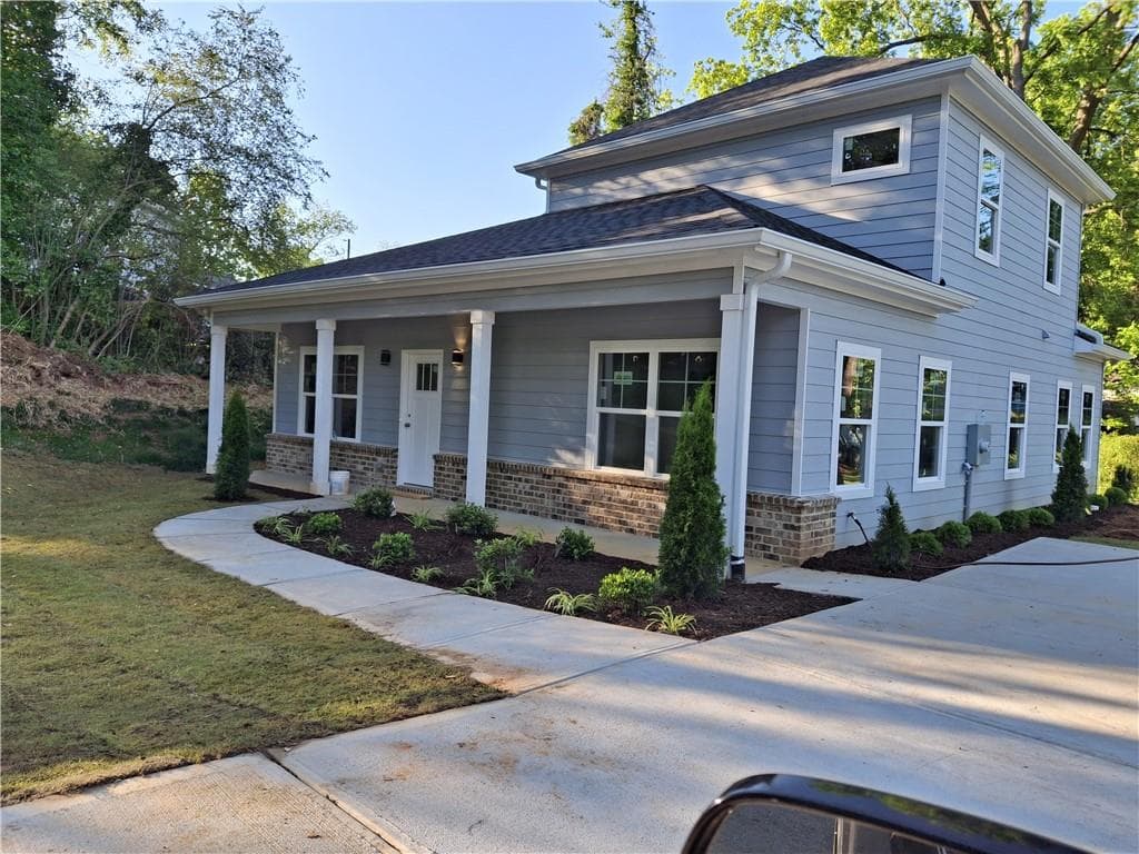 4 bedroom, 2 bathroom, 1,989 sq ft single family residence sold at 769 Carlton Street, Gainesville, GA 30501