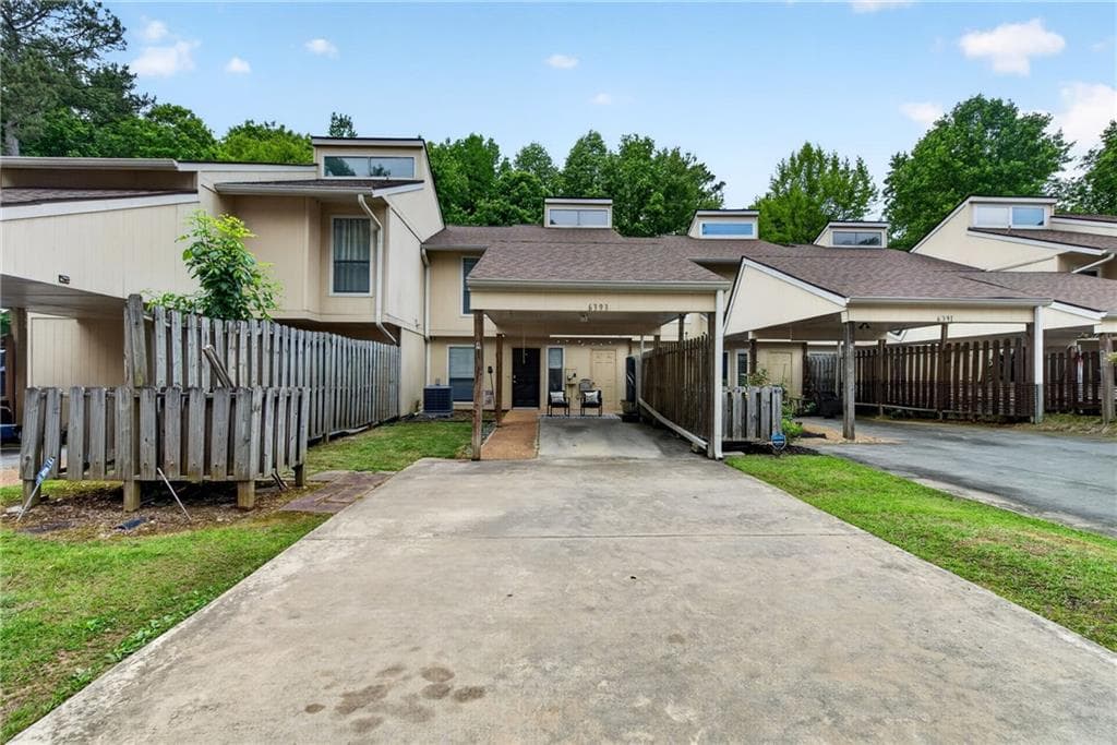 3 bedroom, 3 bathroom, 1,502 sq ft condominium for sale at 6393 Hawthorne Terrace, Peachtree Corners, GA 30092 — photo 1 of 41
