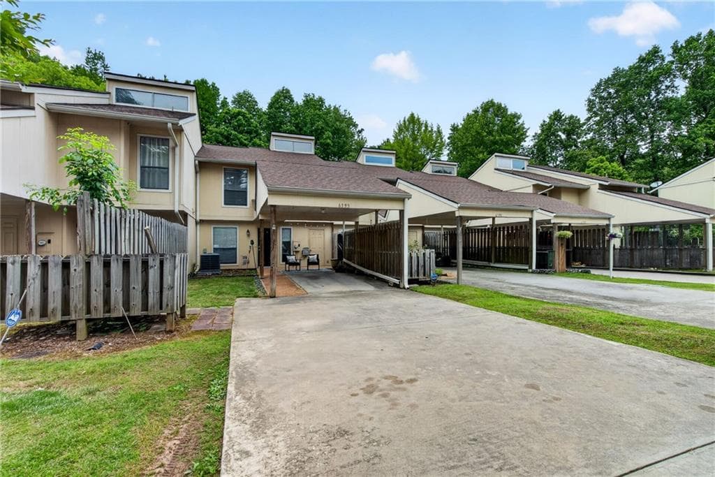 3 bedroom, 3 bathroom, 1,502 sq ft condominium for sale at 6393 Hawthorne Terrace, Peachtree Corners, GA 30092 — photo 2