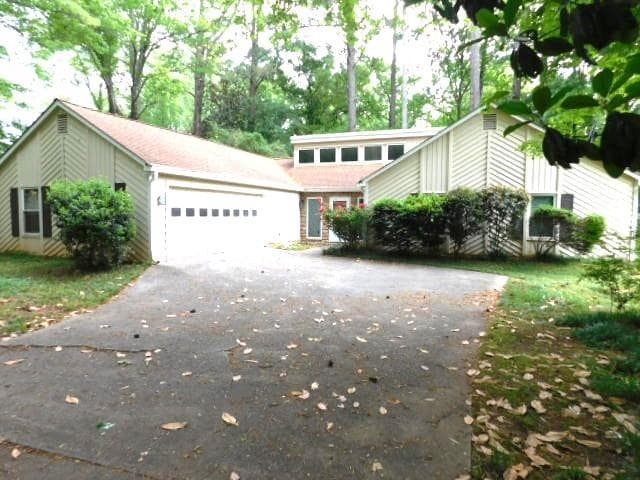 4 bedroom, 2 bathroom, 1,593 sq ft single family residence for rent at 1710 Pine Road, Marietta, GA 30062 for $2,195 a month — photo 1 of 23