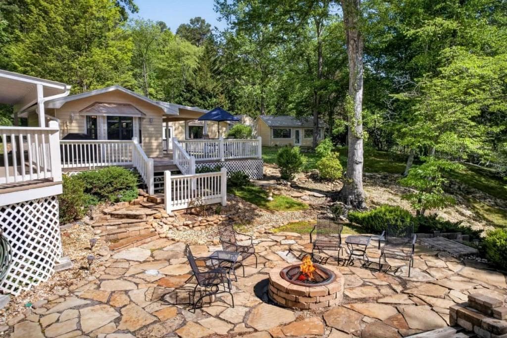 3 bedroom, 3 bathroom, 2,953 sq ft single family residence for sale at 401 Mountain Rivers Road, Mineral Bluff, GA 30559 — photo 4