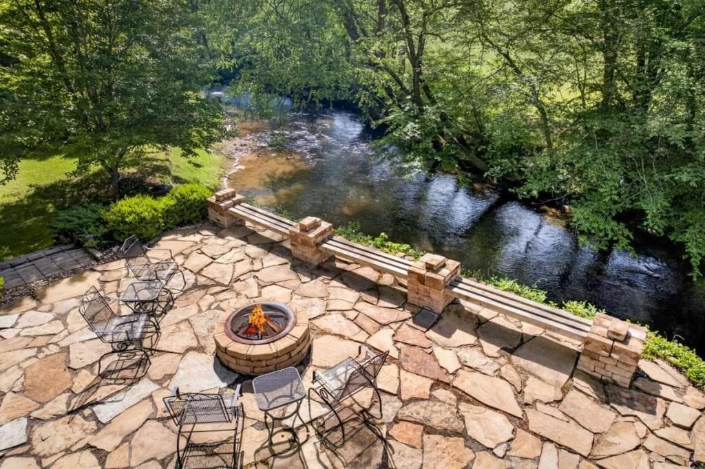 3 bedroom, 3 bathroom, 2,953 sq ft single family residence for sale at 401 Mountain Rivers Road, Mineral Bluff, GA 30559 — photo 5