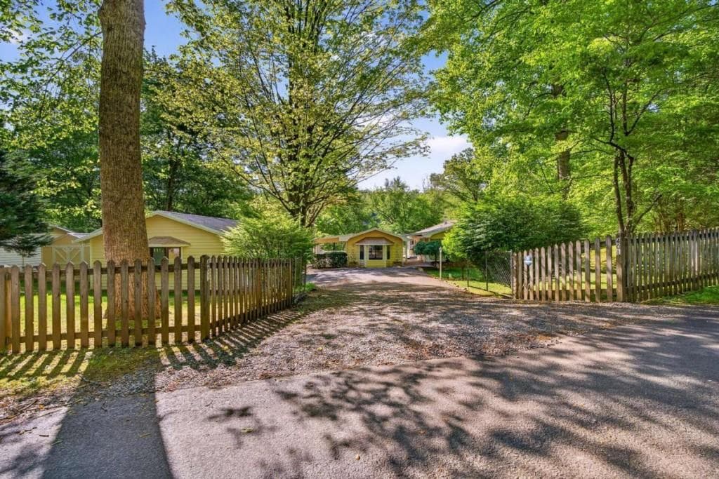 3 bedroom, 3 bathroom, 2,953 sq ft single family residence for sale at 401 Mountain Rivers Road, Mineral Bluff, GA 30559 — photo 6