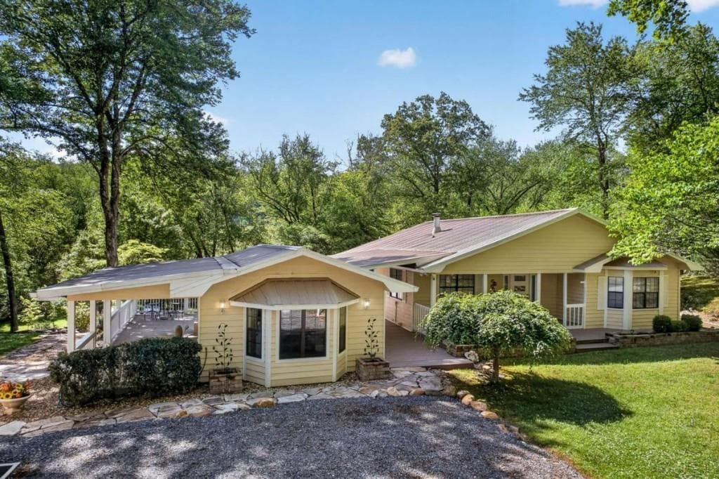 3 bedroom, 3 bathroom, 2,953 sq ft single family residence for sale at 401 Mountain Rivers Road, Mineral Bluff, GA 30559 — photo 8