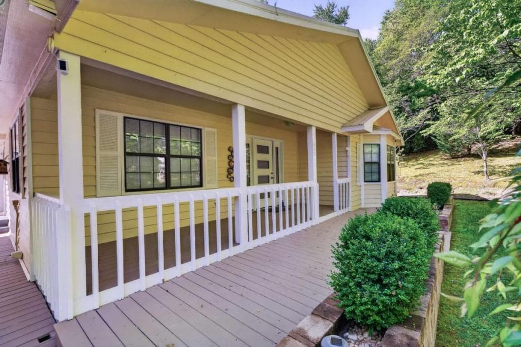 3 bedroom, 3 bathroom, 2,953 sq ft single family residence for sale at 401 Mountain Rivers Road, Mineral Bluff, GA 30559 — photo 9