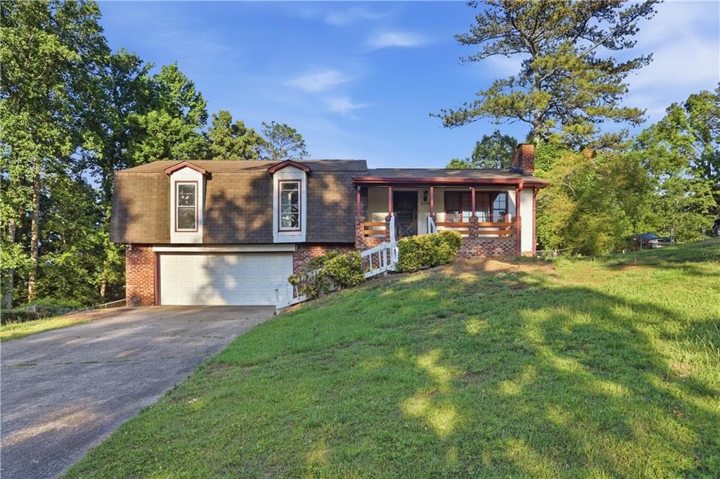 4 bedroom, 2 bathroom, 1,494 sq ft single family residence for sale at 6742 Kellogg Drive, Acworth, GA 30102