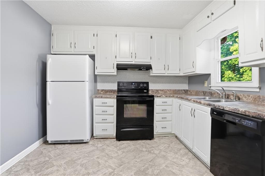 4 bedroom, 2 bathroom, 1,494 sq ft single family residence for sale at 6742 Kellogg Drive, Acworth, GA 30102 — photo 2
