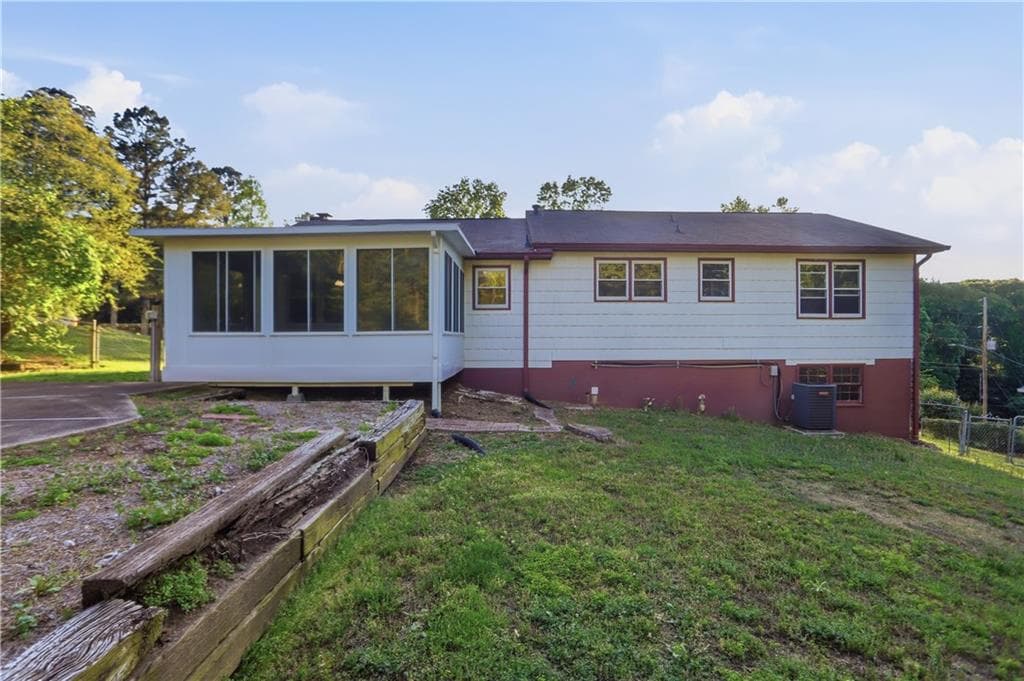 4 bedroom, 2 bathroom, 1,494 sq ft single family residence for sale at 6742 Kellogg Drive, Acworth, GA 30102 — photo 5