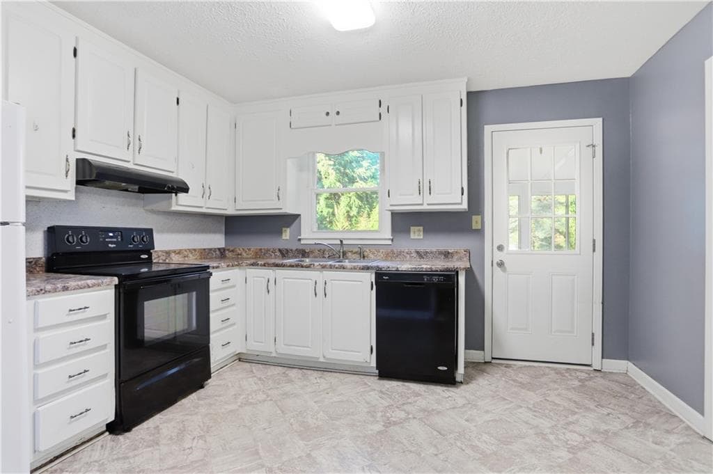 4 bedroom, 2 bathroom, 1,494 sq ft single family residence for sale at 6742 Kellogg Drive, Acworth, GA 30102 — photo 7