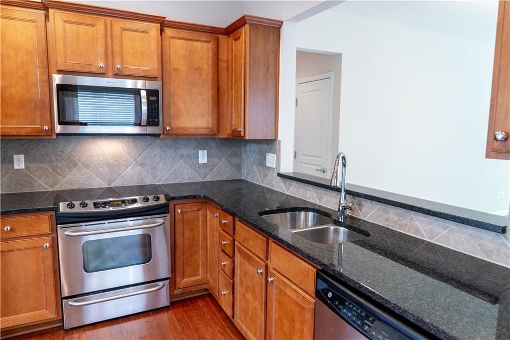 3 bedroom, 2 bathroom, 1,508 sq ft single family residence for sale at 6372 Rockpoint Lane, Hoschton, GA 30548 — photo 9
